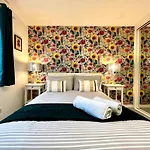 Ground Floor Flat With Free Parking & Wifi