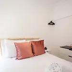Stunning Flat In West End Location