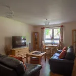 Homely Flat Close To Centre With Free Parking