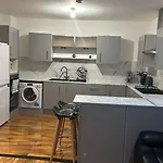 Perfect Stay Near Glasgow Town
