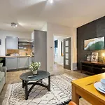 Spacious 4 Bedroom Apt Near West End Glasgow