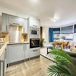 Spacious 4 Bedroom Apt Near West End Glasgow