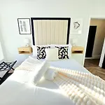 Modern, Cosy Home In Glasgow