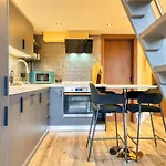Union Court Mezzanine - B9 - Building Has No Lift And Stairs To All Apartments