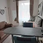 Cozy, Modern Flat In Govan