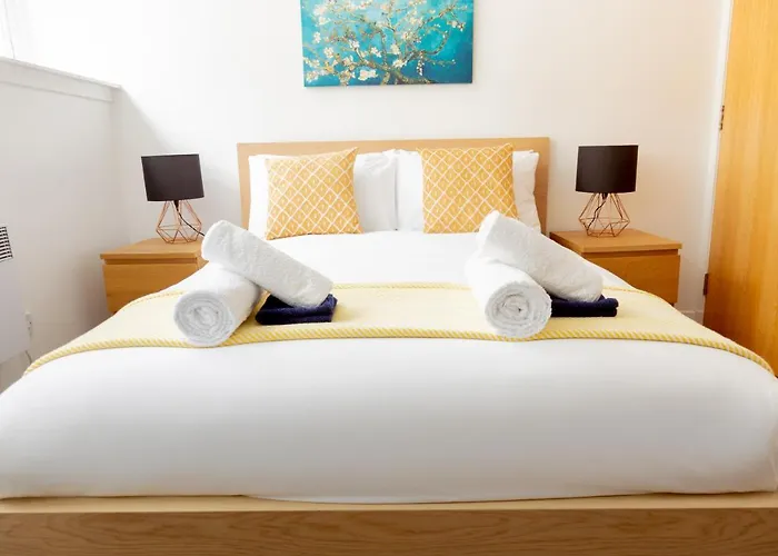 Modern Merchant City Apartment By George Square