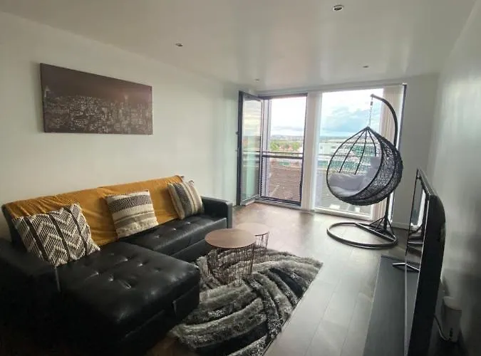 Secc/Hydro Modern 6Th Floor 2Br Apartment, Great Views & Free Parking