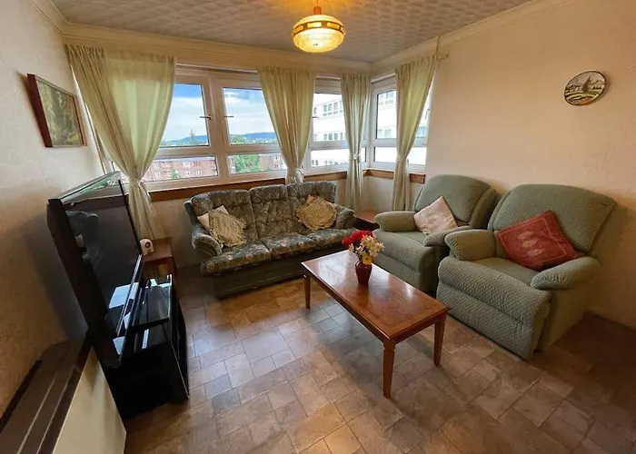 West End Hidden Gem - Modern 2-Bedroom Apartment With Residents Patio
