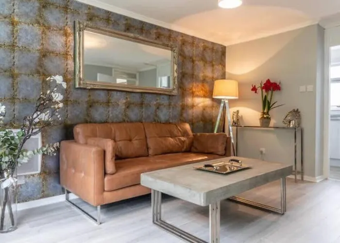 Cosy 1 Bed With Parking In City Centre