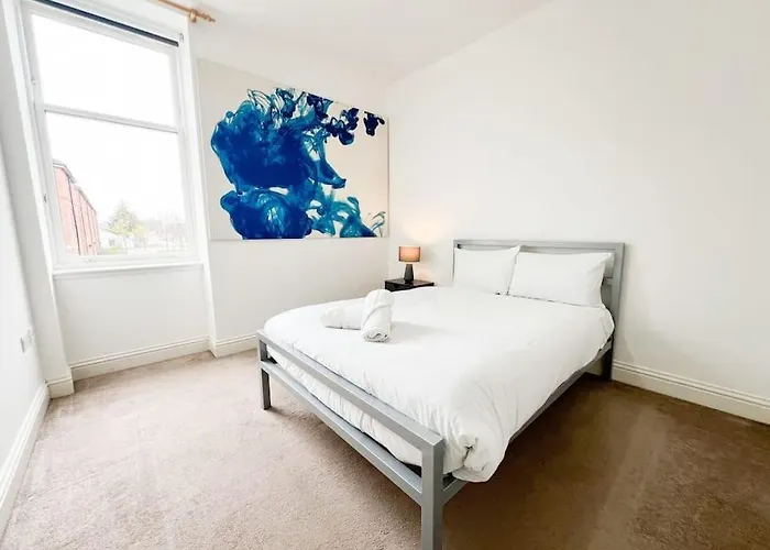 Chic Minimalist Retreat In Ibrox