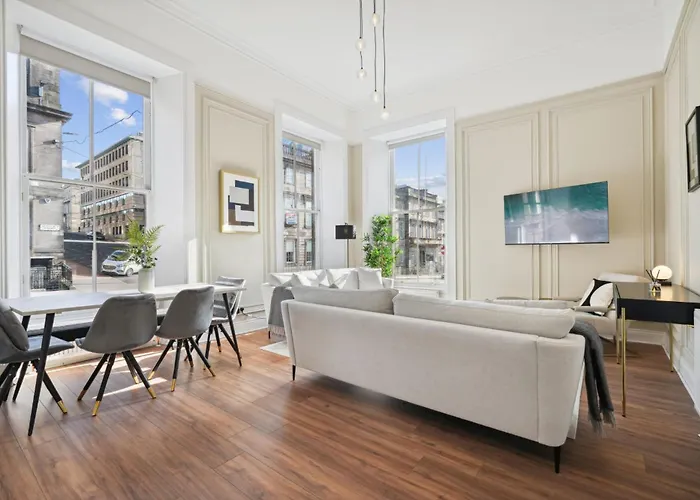 Elegant 2 Bed Blythswood Apartment