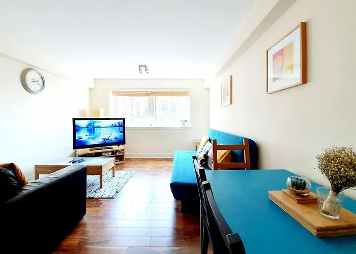 Bright, Spacious 2 Bedroom Apartment In The Heart Of Glasgow City