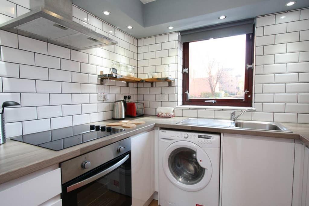 Bijou Merchant With Parking Apartment Glasgow