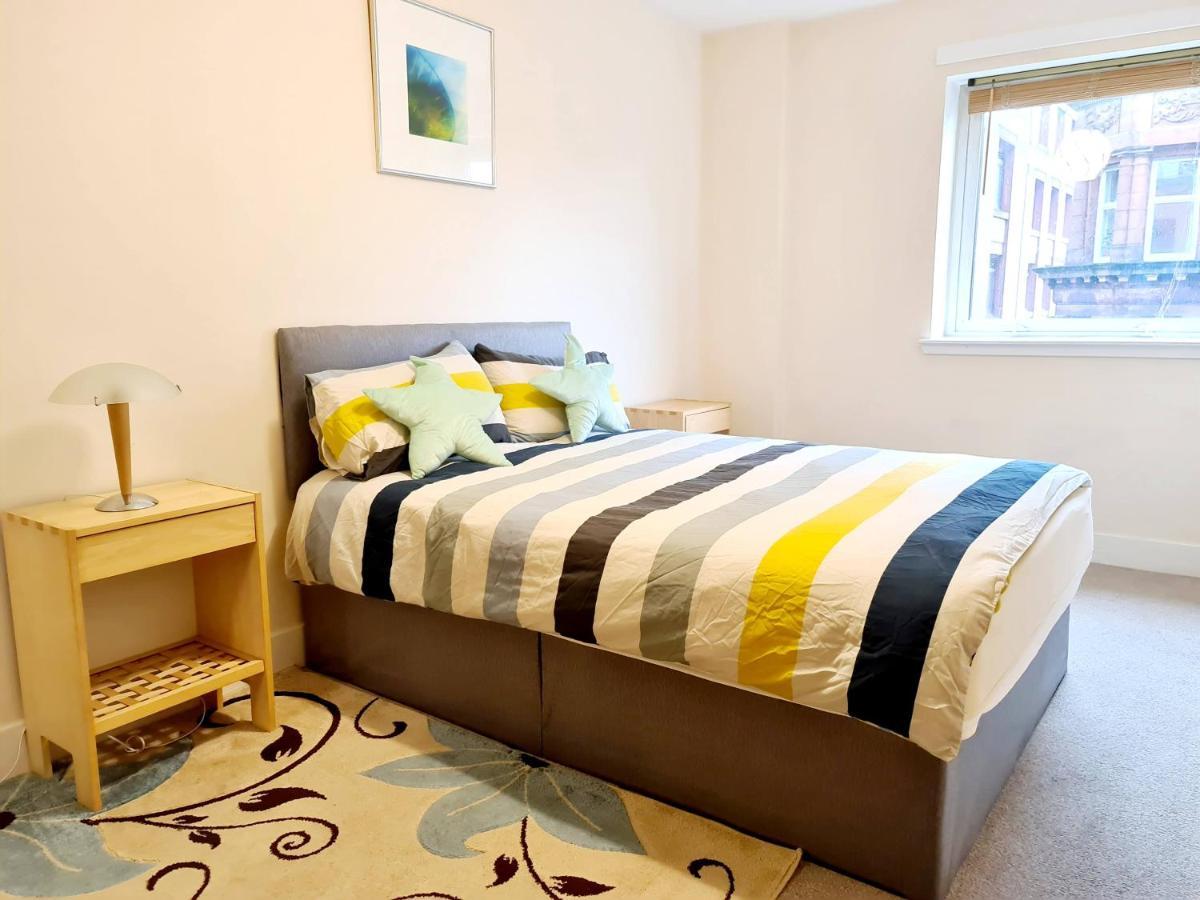 Bright, Spacious 2 Bedroom In The Heart Of City Apartment