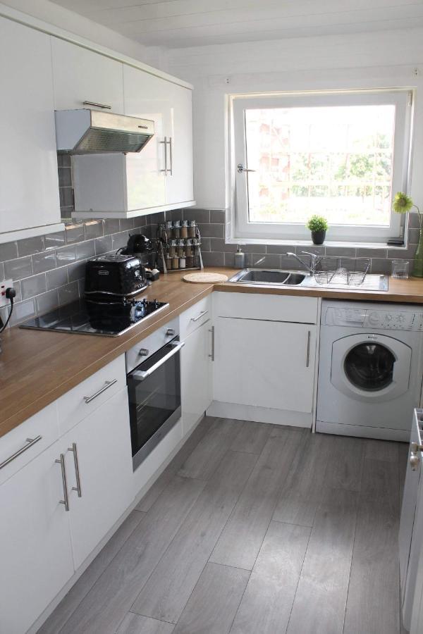 2 Bedroom At Secc Hydro Free Parking Apartment *
