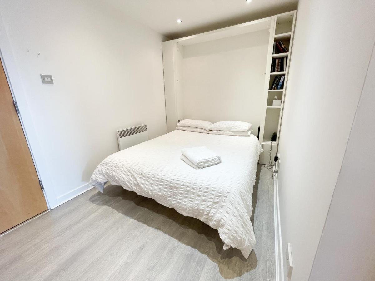 Executive 10th Floor Studio Flat *