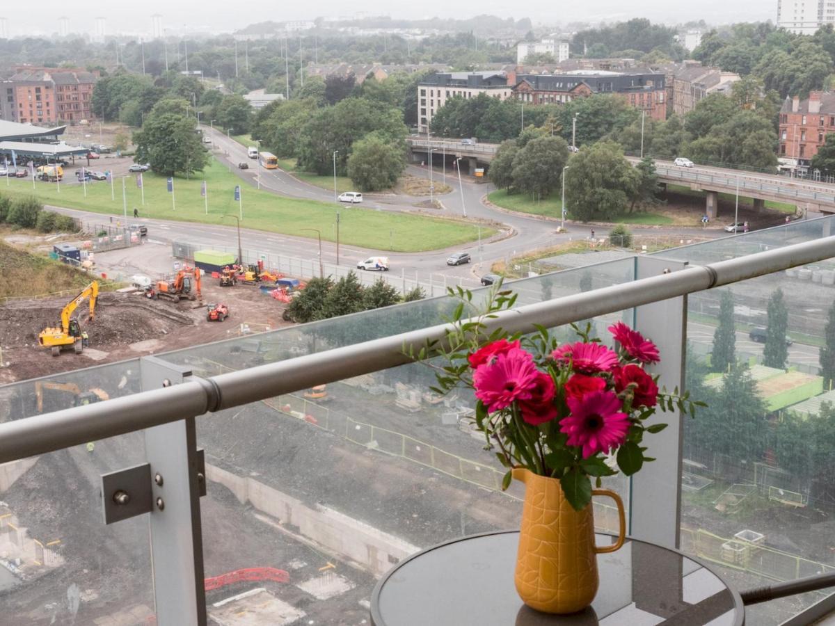 Pass The Keys Lovely New 1-bedroom Harbour River View Apartment Glasgow
