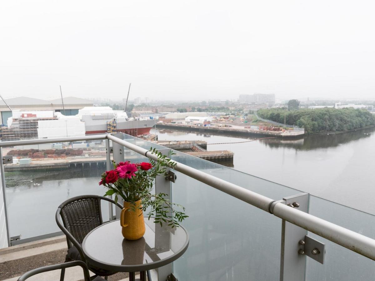Pass The Keys Lovely New 1-bedroom Harbour River View Apartment *