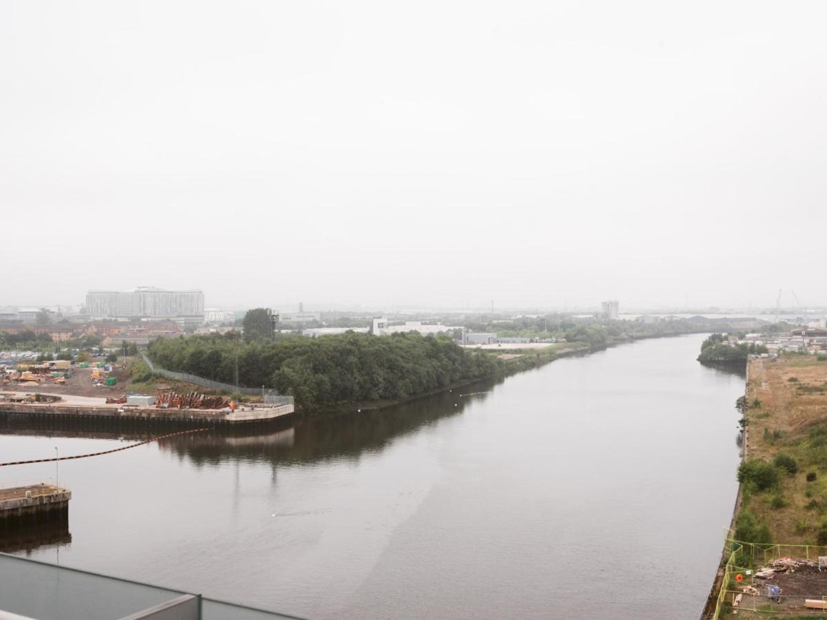 Pass The Keys Lovely New 1-bedroom Harbour River View * Glasgow