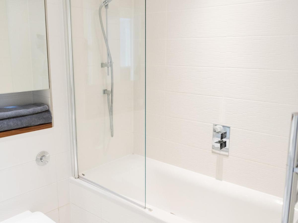 Pass The Keys Lovely New 1-bedroom Harbour River View