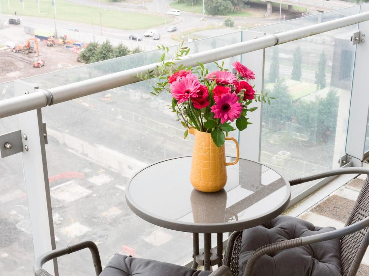 Pass The Keys Lovely New 1-bedroom Harbour River View Apartment *