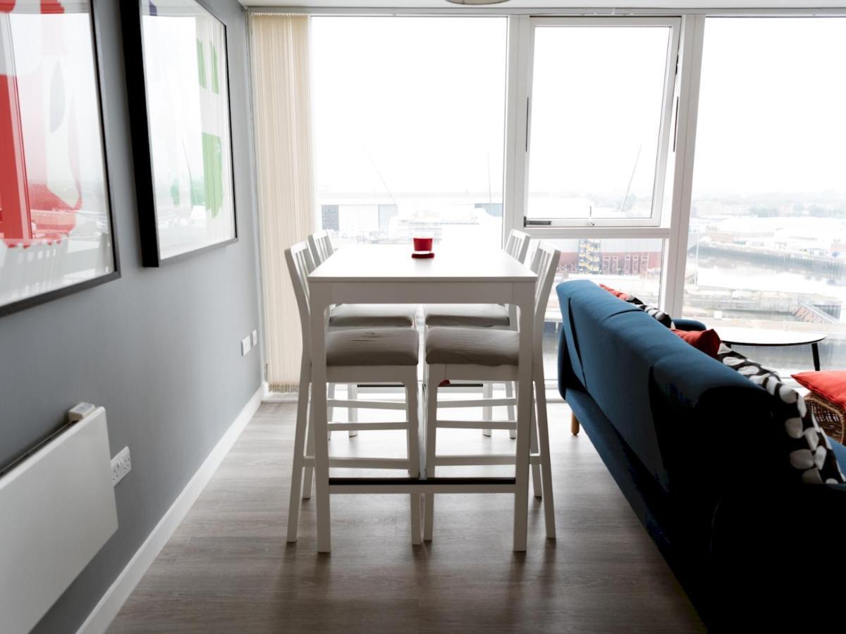 Pass The Keys Lovely New 1-bedroom Harbour River View * Glasgow