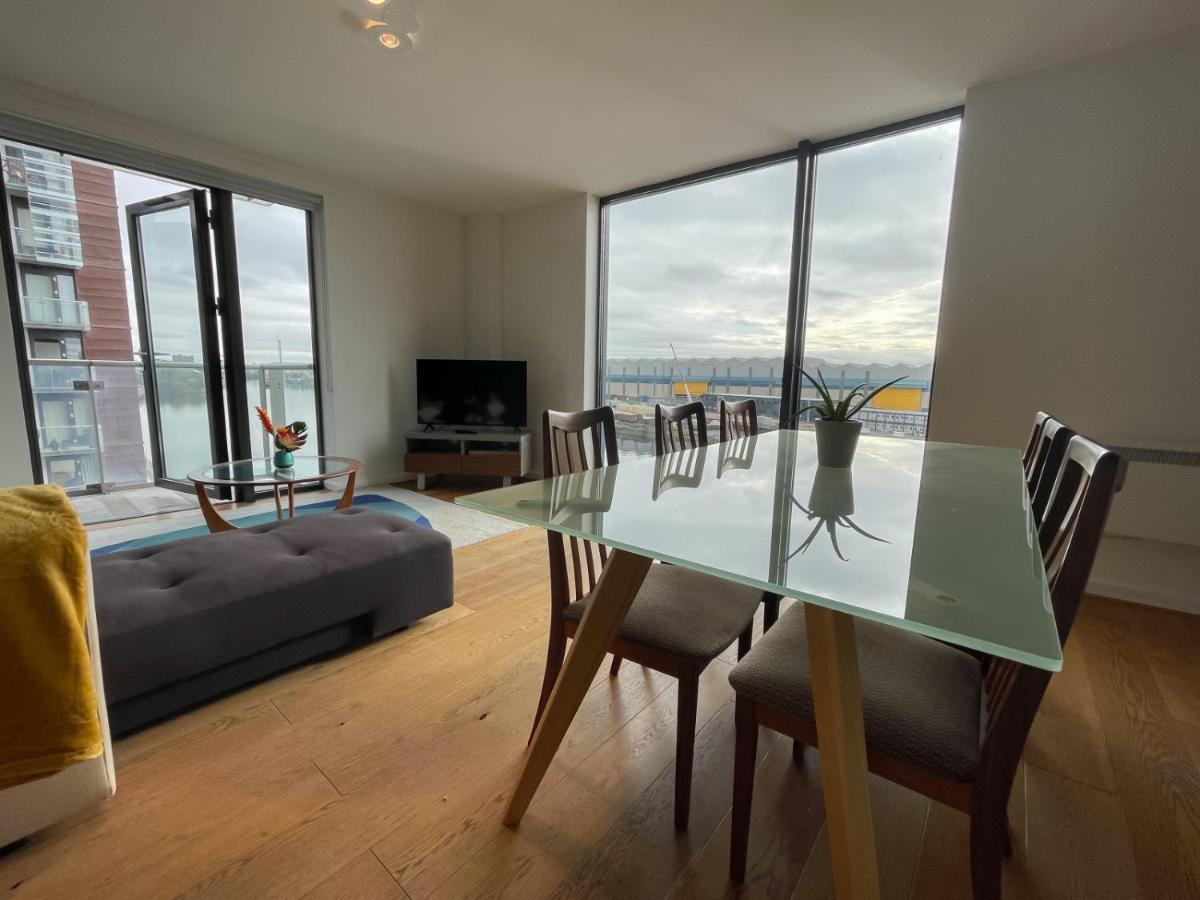 River Clyde View With Terrace & Parking * Glasgow