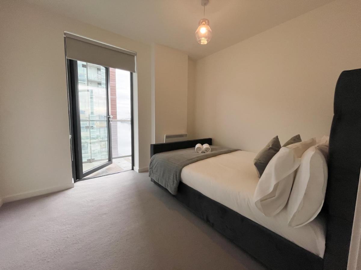 River Clyde View With Terrace & Parking Apartment *