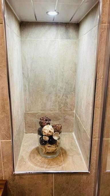 Lavish Modern 1 Bedroom Apt Close To Centre Apartment *