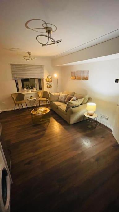 Apartment Lavish Modern 1 Bedroom Apt Close To Centre *