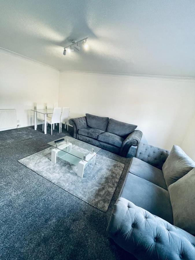 Apartment Modern 2 Bedroom With Free Parking