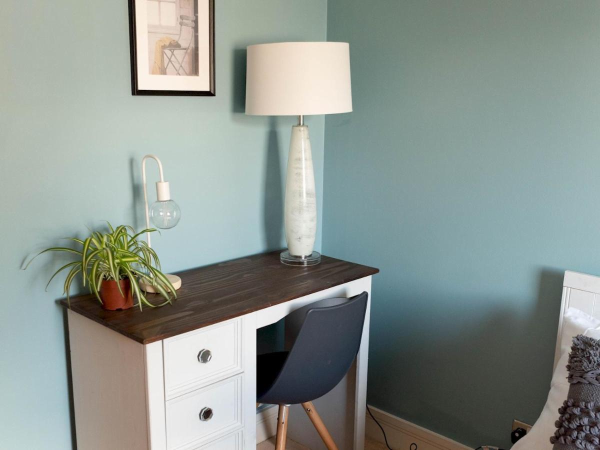 Pass The Keys Lovely 2-bed In Perfect City Location With Parking Apartment