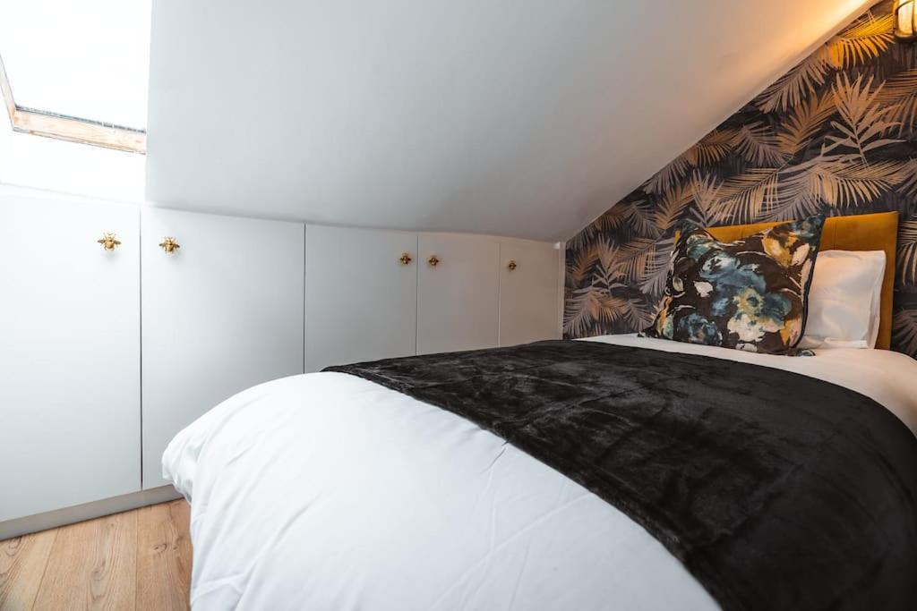Apartment The West End Loft - 5* Retreat - Private Parking! *