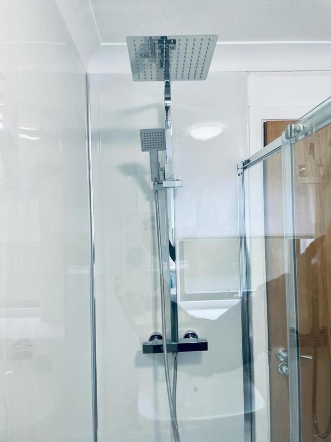 Modern 2 Bedroom With Free Parking