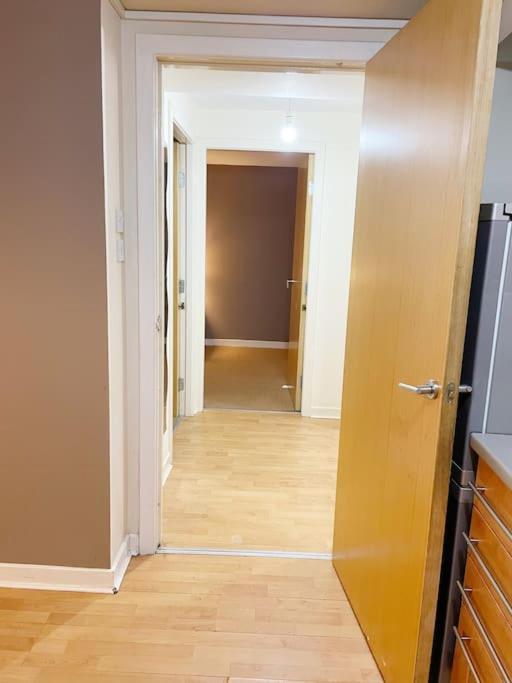 Cozy Nights - Moir St Apartment