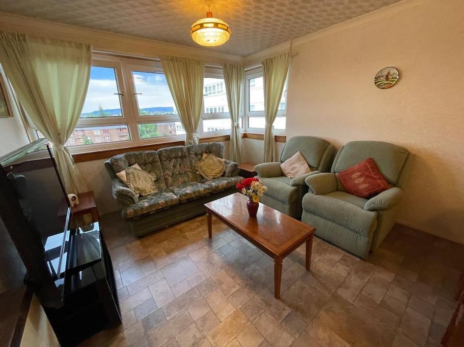 Apartment West End Hidden Gem - Modern 2-bedroom With Residents Patio *