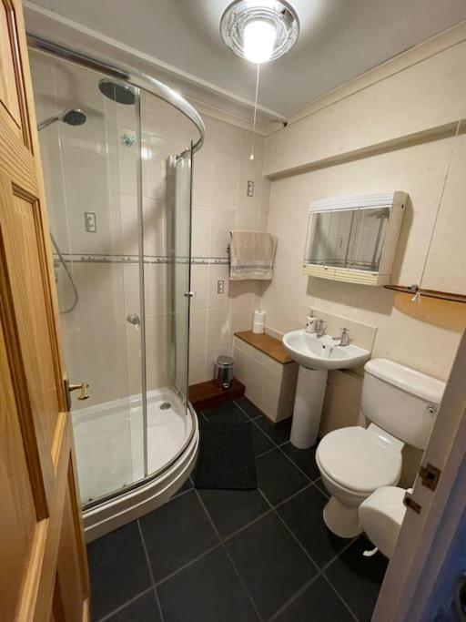 West End Hidden Gem - Modern 2-bedroom With Residents Patio *