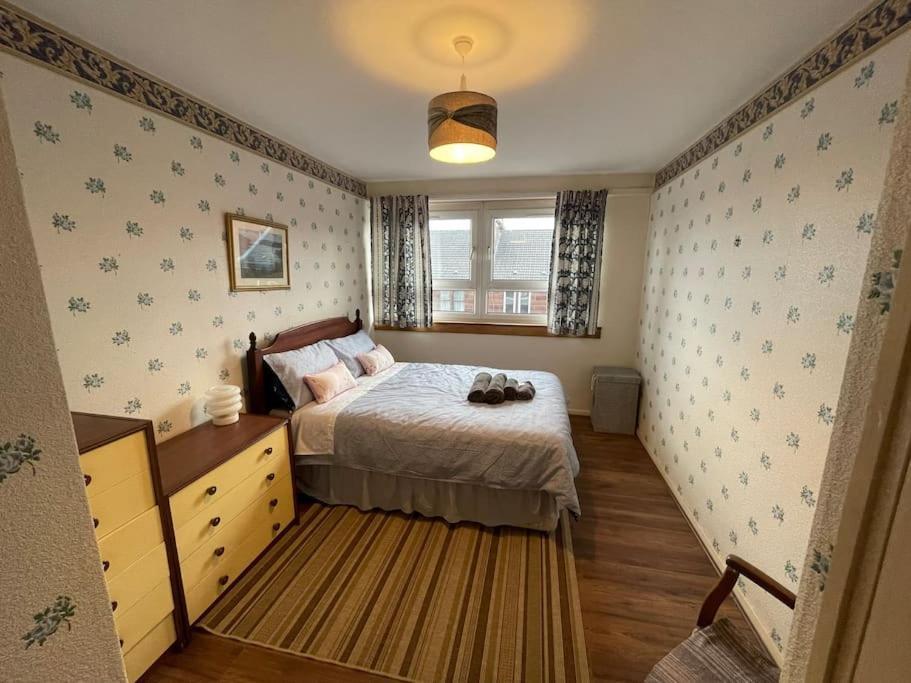 West End Hidden Gem - Modern 2-bedroom With Residents Patio * Glasgow