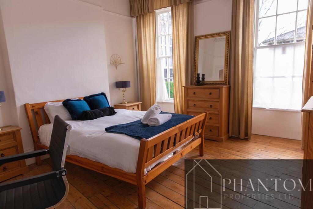 Venture Apartment *