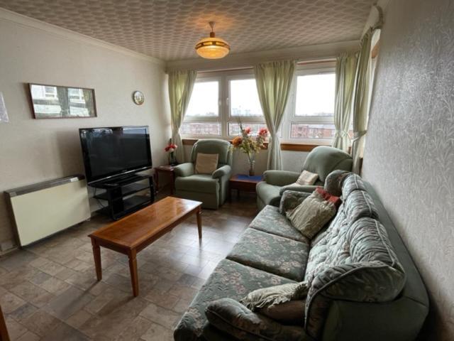 Apartment West End Hidden Gem - Modern 2-bedroom With Residents Patio *