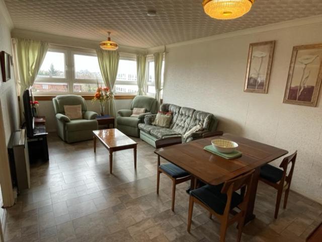 West End Hidden Gem - Modern 2-bedroom With Residents Patio