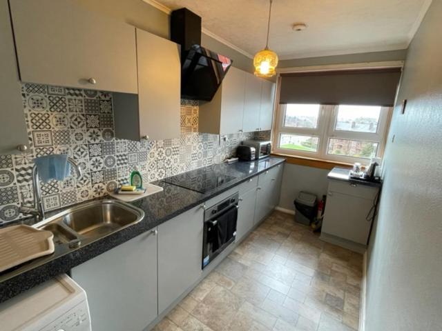 Apartment West End Hidden Gem - Modern 2-bedroom With Residents Patio *