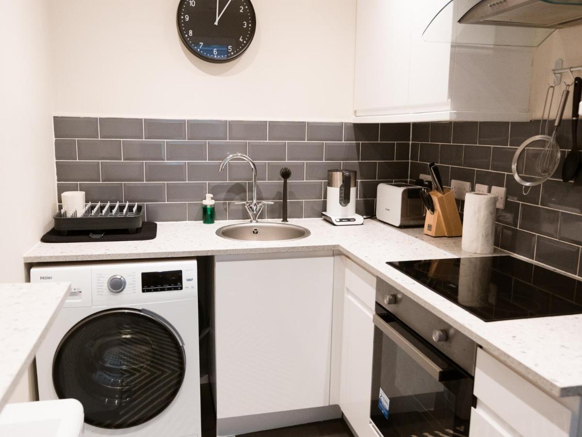 Apartment Per7-fm - 1 Bed Ground Floor Flat, Near Cessnock Subway Glasgow