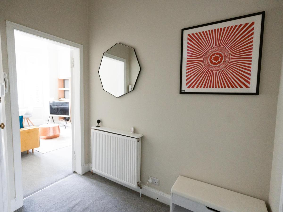 Per7-fm - 1 Bed Ground Floor Flat, Near Cessnock Subway Apartment *