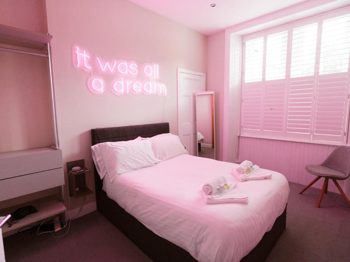Per7-fm - 1 Bed Ground Floor Flat, Near Cessnock Subway Apartment *