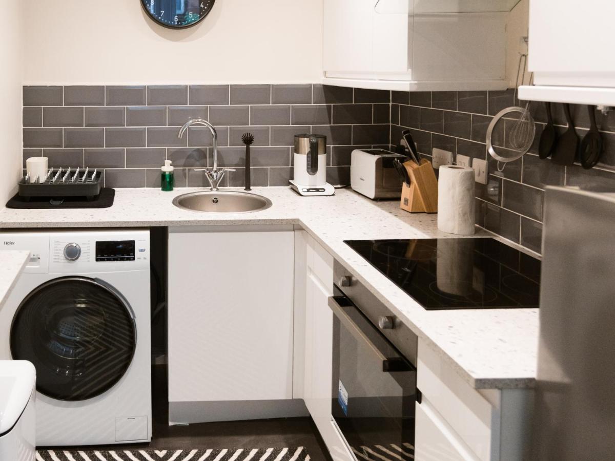 Apartment Per7-fm - 1 Bed Ground Floor Flat, Near Cessnock Subway Glasgow