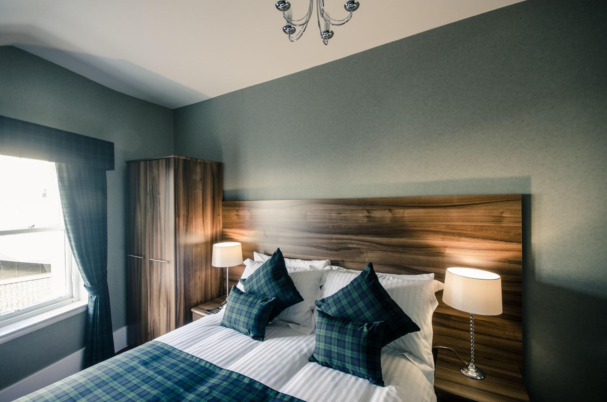 Royal West End Hotel 3*