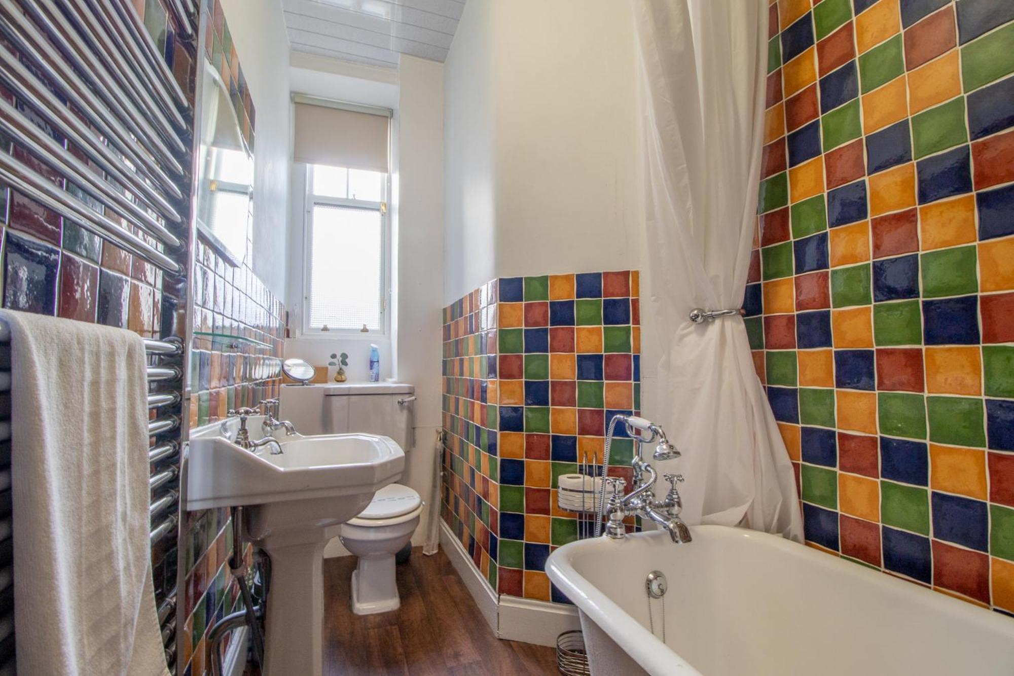 Pass The Keys Beautiful, Traditional 2 Bed Flat W Free Parking *