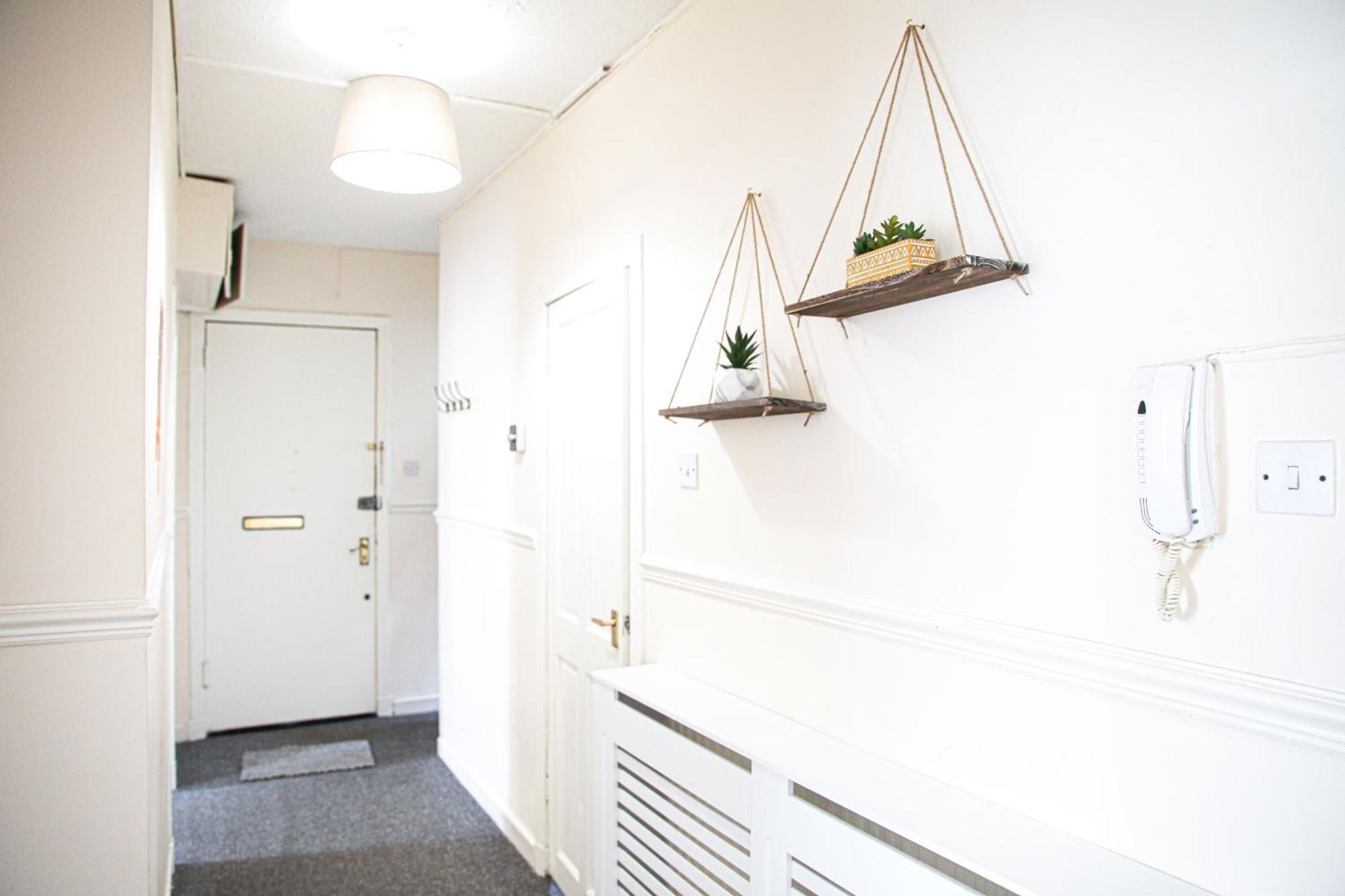 Glasgow, 3 Bed Close To City Centre, Free Street Parking Apartment *