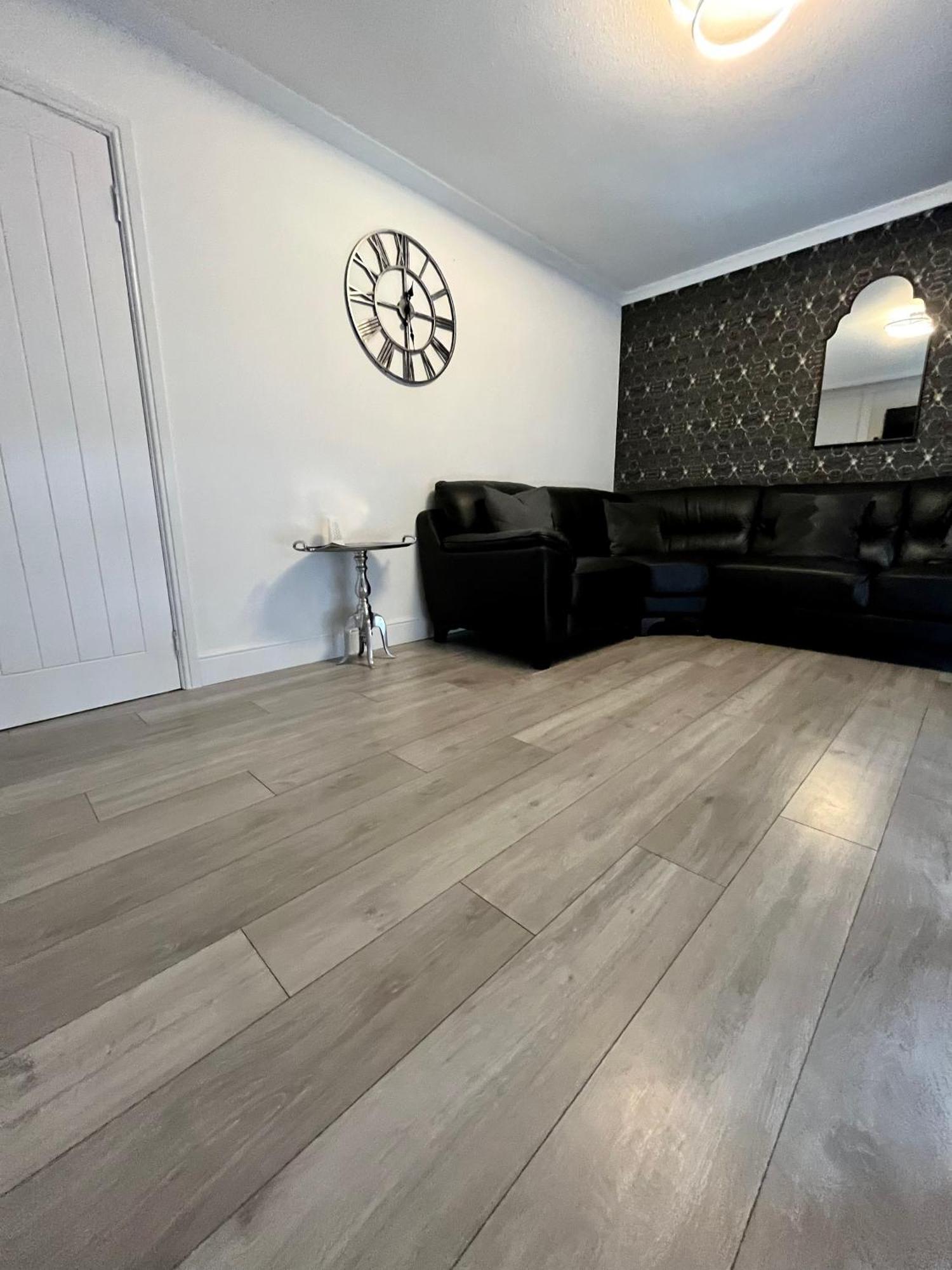 2 Bedroom At Secc Hydro Free Parking Apartment *